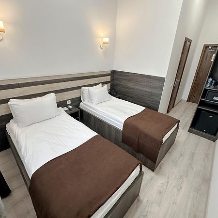 Hotel Infinity Plaza Block 1 Atyraū Exteriér fotografie