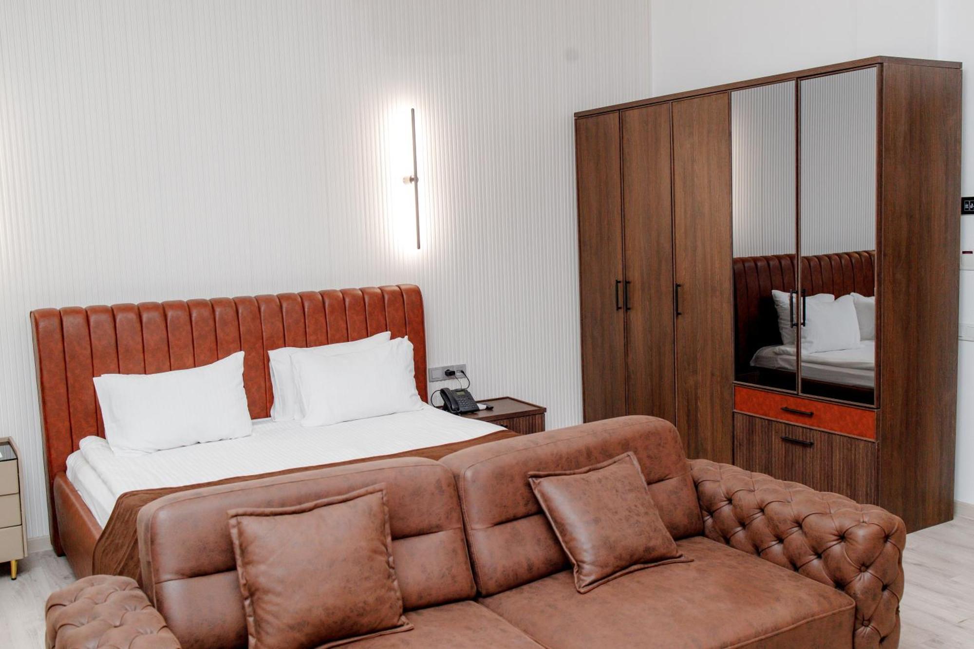 Hotel Infinity Plaza Block 1 Atyraū Exteriér fotografie