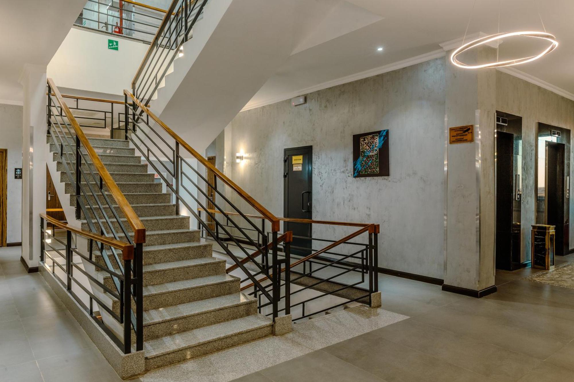 Hotel Infinity Plaza Block 1 Atyraū Exteriér fotografie