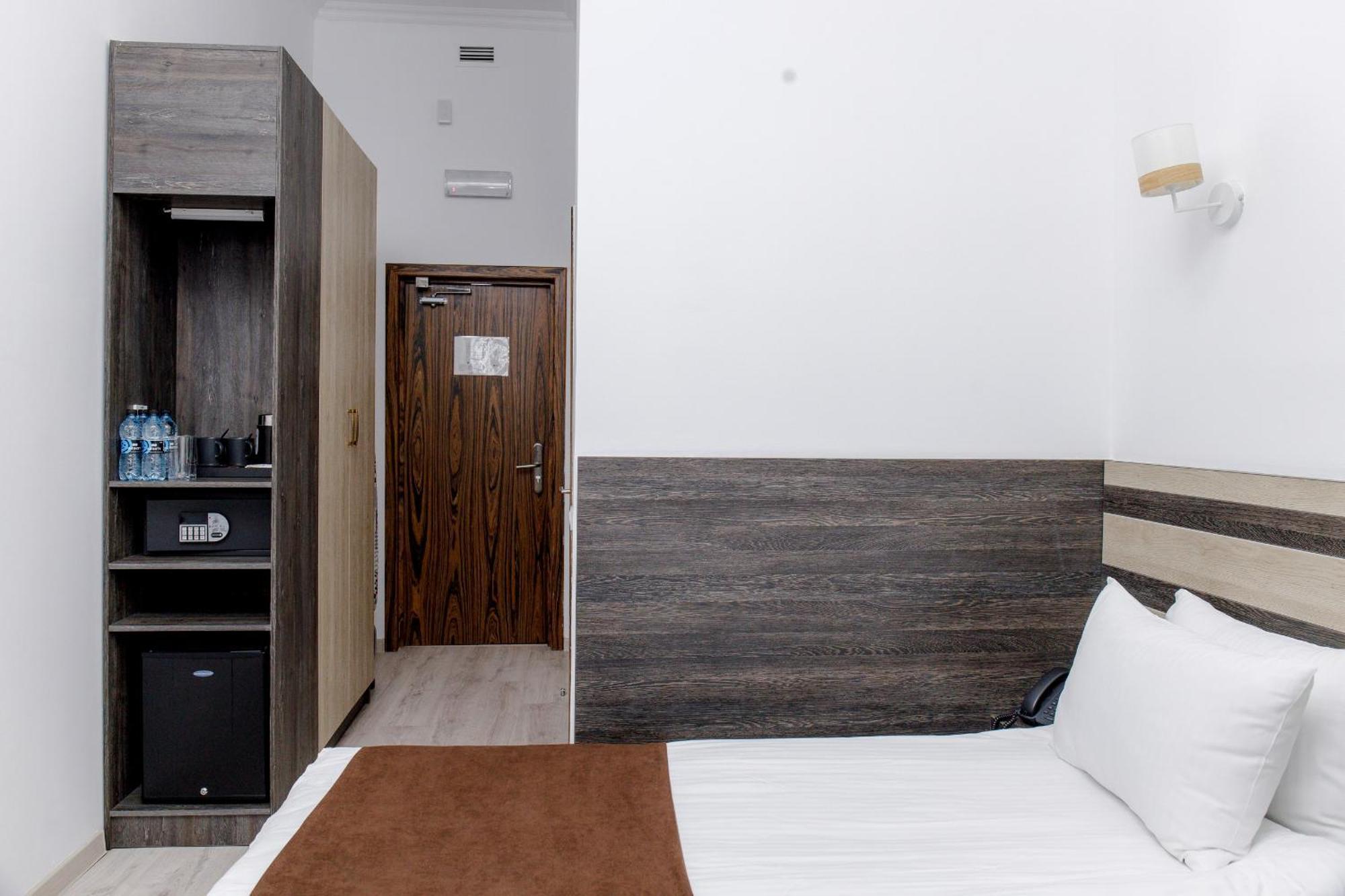 Hotel Infinity Plaza Block 1 Atyraū Exteriér fotografie
